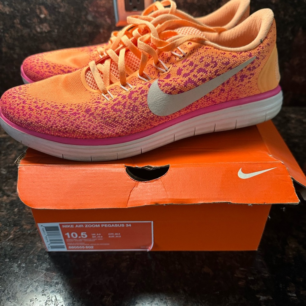 Nike Air Zoom Pegasus 34 in Orange and Pink